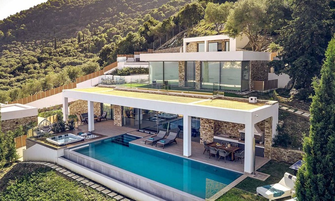 Marathias Casa | As part of our Luxury Collection, this house offers an extra degree of luxury in the form of, for ex