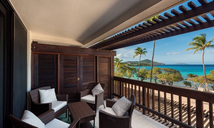 Red Hook Condominio | AS SEEN OH HGTV /FULLY RENOVATED BEACHFRONT DUPLEX VILLA. Located in building B.