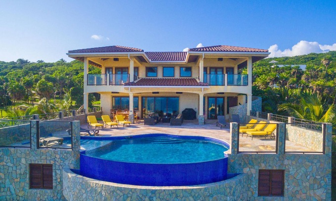 Lighthouse Estates Casa | Como se ve en HGTV! Impresionantes minutos nuevos de lujo frente al mar desde West Bay Beach