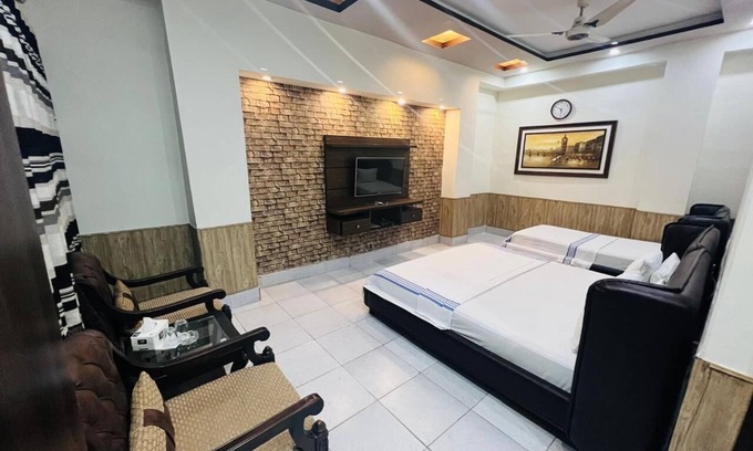 PECHS Casa | Asaish Inn 2