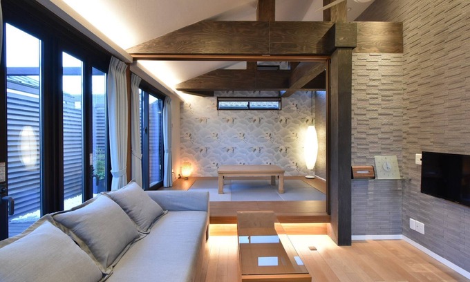 Higashiyotsugi Casa | ASAKUSA EAST Terrace with a small Japanese garden - ASAKUSA EAST HOUSE / Katsushika-ku Tokyo