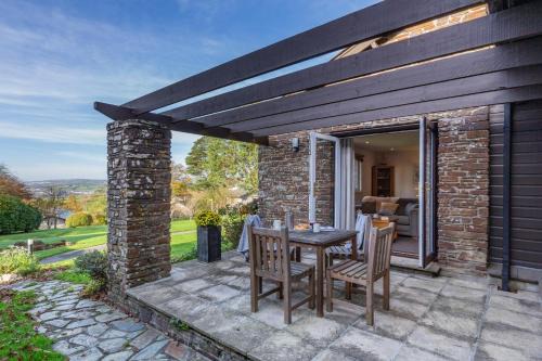 Par Casa | Ash at Trenython