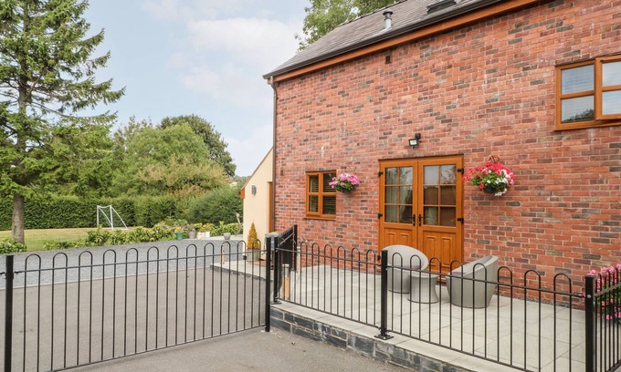 Holywell Cabaña | Ash Farm Cottage, CAERWYS