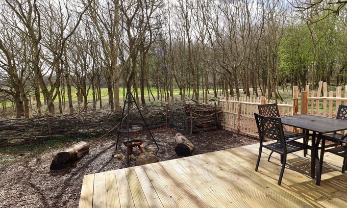 Morpeth Cabaña | ASH LODGE, pet friendly, character holiday cottage in Morpeth