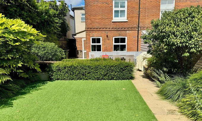 Seaview Casa | Ashburn lovely holiday home set in village with stunning garden