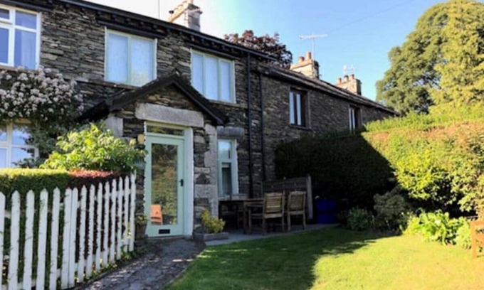 Staveley Cabaña | Ashdene Cottage With Enclosed sun Trap Garden