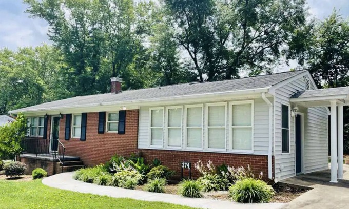 Asheboro Casa | Asheboro Gem near NC Zoo