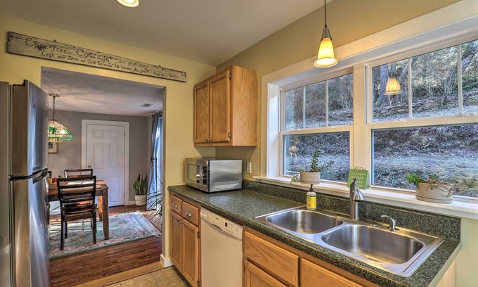 Asheville Cabaña | Asheville 'Carefree Cottage' ~ 6 Mi to Town!