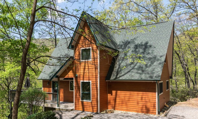 Fairview Chalet De Esquí | ASHEVILLE Sasha's Cabin VEA LA TINA CALIENTE 7 acres especiales para enero $ 185nt