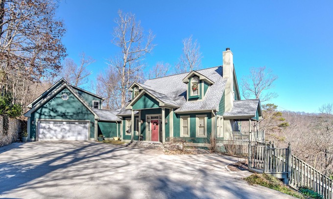 Asheville Casa | Asheville-Million Dollar Views, bañera de hidromasaje, sala de teatro, billar, capacidad para 16