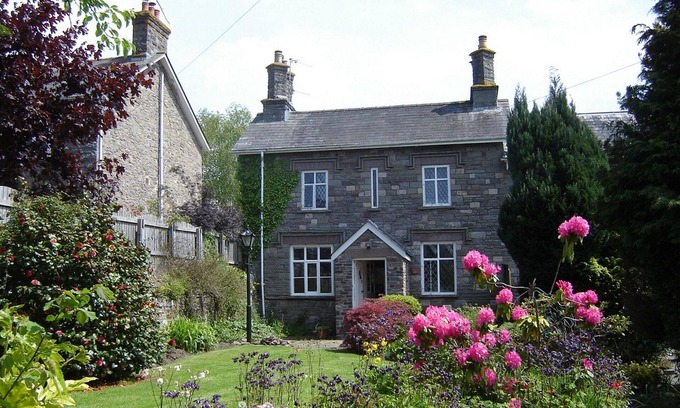 Crickhowell Cabaña | casa Ashfield en Crickhowell con vistas a Usk Valley, y Brecon Beacons.