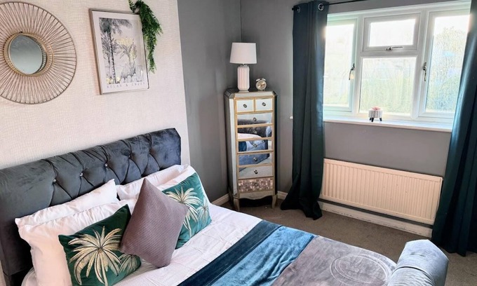 Ashford Casa | Ashford Blissful Retreat Modern 3-Bed House