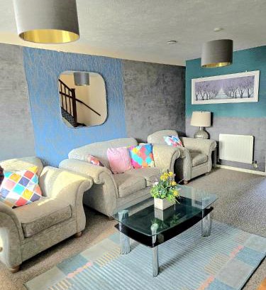 Willesborough Apartamento | Ashford Luxury Town Retreat-Free Parking -Super Fast Wifi, Spacious, Back Garden & Garden Chairs