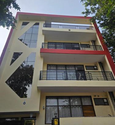 Greater Noida Cama Y Desayuno | Ashirwaad 249