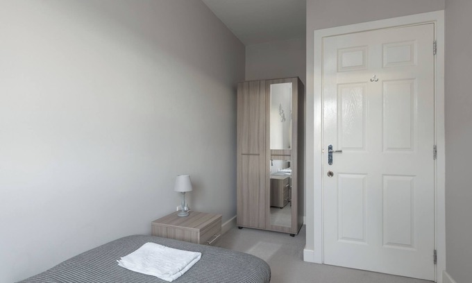 Bletchley Casa | Ashland House - close to Stadium and Shopping Centre