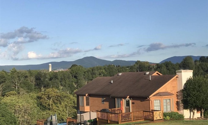 Luray Casa | Ashleyrose On The River
