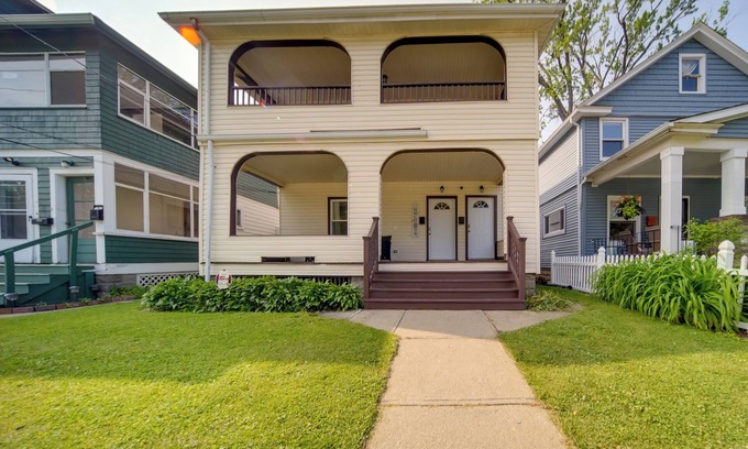 Ashtabula Apartamento | Ashtabula Vacation Rental w/ Covered Balcony