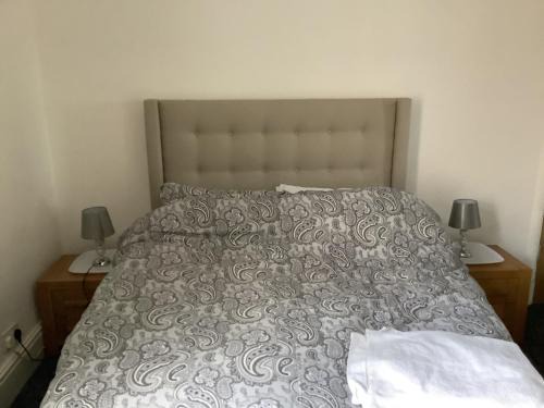 Ashton-under-Lyne Casa | Ashton Sallys’s