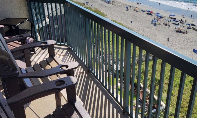 Ash Condominio | "PICTURE PERFECT" 4-Bedroom Condo Oceanfront ASHWORTH 1001