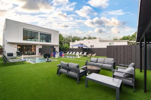 Buena Vista Casa | Asian Vibe Home in Design District with Pool BBQ Spacious Backyard