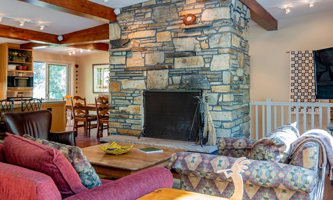 Warm Springs Casa | Aspen Home - Pet Friendly, Private Hot Tub & Close to Bald Mountain Ski Lodge
