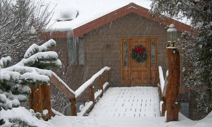 Woody Creek Casa | Aspen Riverhouse- Riverfront Family Retreat