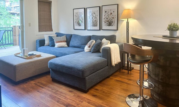 Golden Apartamento | Aspens Retreat - 1BR w/Hot Tub