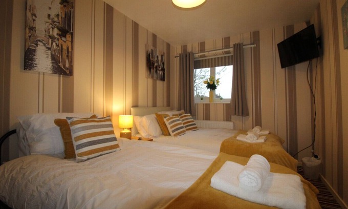 Sutton-in-Ashfield Casa | Aspley House- Sutton in Ashfield