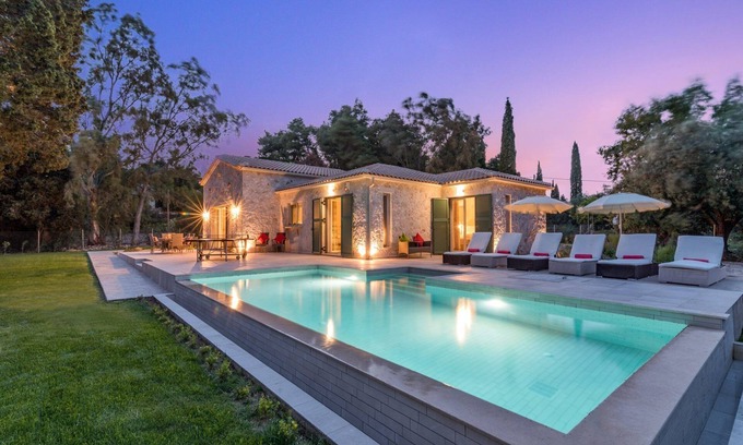Neromilos Villa | Astarte Villas - Laalu Villa privada de lujo con piscina