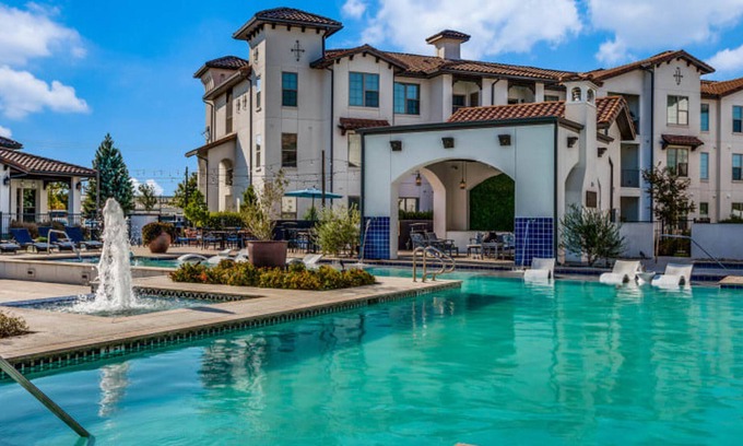 McNeil Apartamento | Astonishing Cozysuites on I-35 w Pool Parking 07