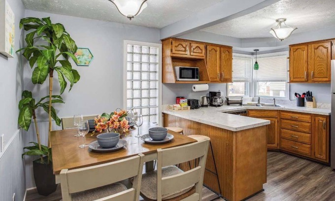 Rochester Casa | Astonishing Home Mins Away Airport Dwtn UofR andRIT