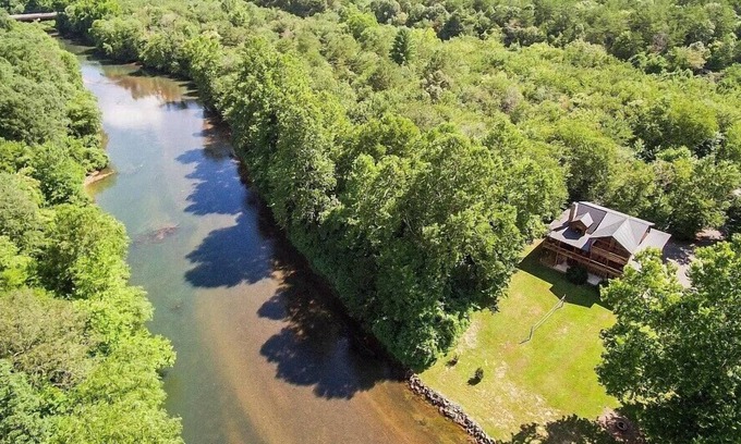 Copperhill Cabina | Astounding River View - New Listing! Luxurious Cabin with Direct River Access and Views