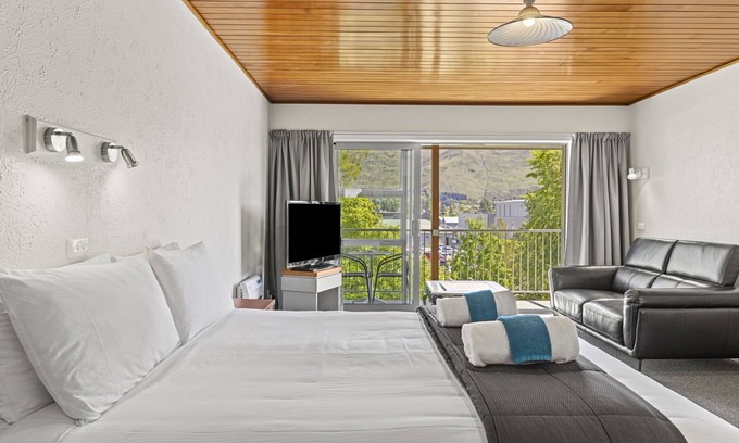 Wanaka Hotel | ASURE Brookvale Motel