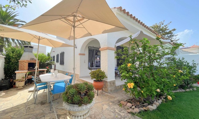 Cambrils Chalet De Esquí | Casa con jardín en Mar Cambrils