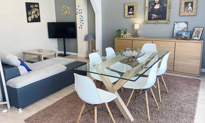 Reims Apartamento | At Clém's, 8 people, private garage, wifi + Netflix