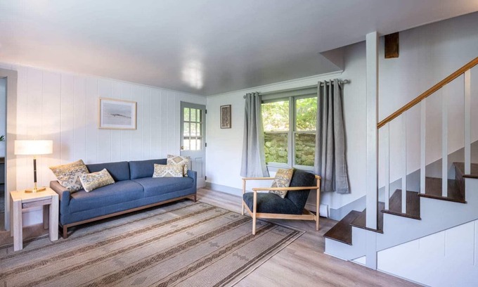 Peterborough Condominio | At Riverhouse you will find a home away from home!