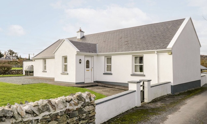 Clooncarrabaun Casa | AT THE CROSSROADS, family friendly in Louisburgh, County Mayo