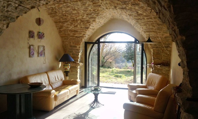 Ferrieres-les-Verreries Casa | A las puertas de Cevennes, casa de piedra renovada, terreno muy tranquilo y privado.
