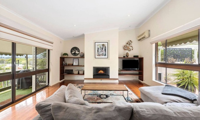 Belmont Casa | At the Hilltop - sleeps 10