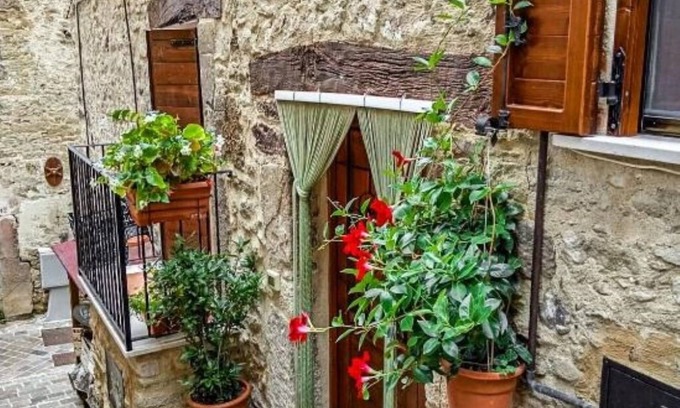 Roccascalegna Casa | At the Oven Door