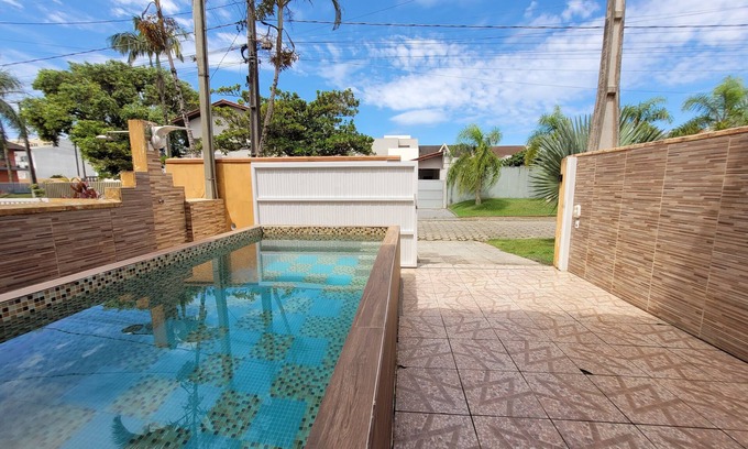 Pontal do Parana Casa | Atami, Cozy house close to the sea with heated pool.