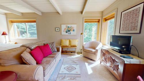 Elkhorn Casa | Atelier Condo 1080