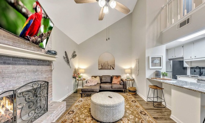 Marietta Casa | ATH -Marietta -2BR -Sleeps 6 -Pets -Fenced (twin)