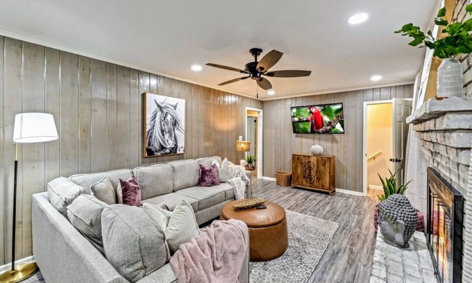 East Cobb Casa | ATH -Marietta -5BR -Pet Friendly - Fenced (bberry)