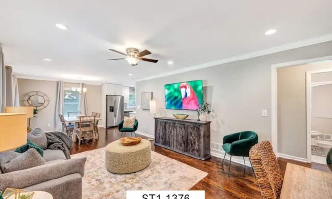 Fair Oaks Casa | ATH - Sleeps 6 - 3 Beds - Pet Friendly - 1376 (ST1)