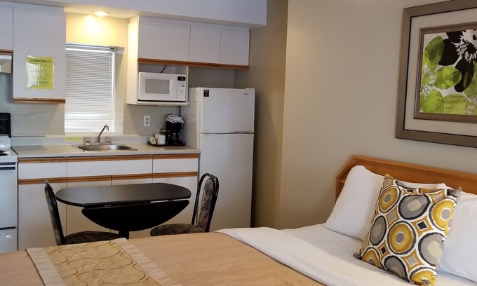 Athabasca Hotel | Athabasca Lodge Motel