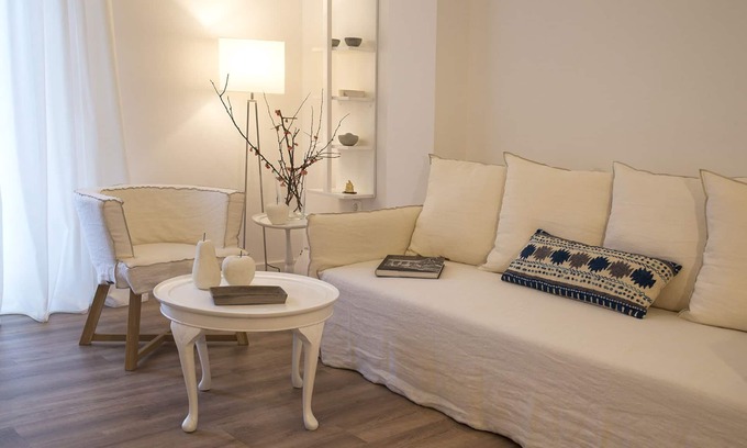 Platia Viktorias Apartamento | Flart ateniense, piso de 2 habitaciones, a 3 minutos del metro
