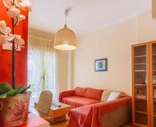 Goudi Apartamento | Athens Strawberry Hideaway - City Cozy Gem