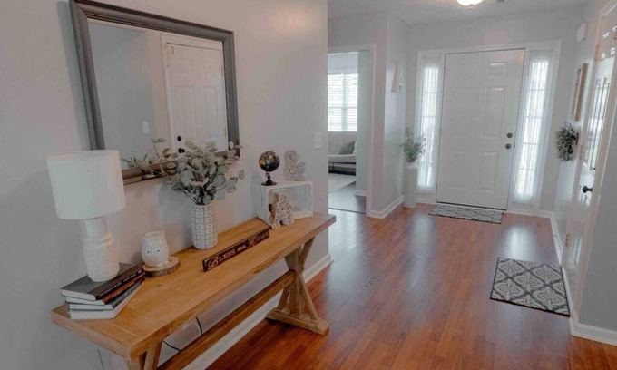Houston County Casa | AtHome+1 Stay | Suburban 3 BR | Fenced Yard