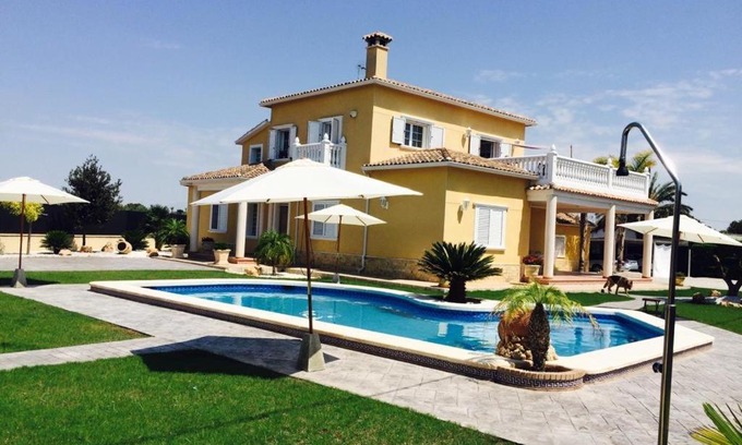 Los Arenales del Sol Apartamento | Atico en villa de lujo